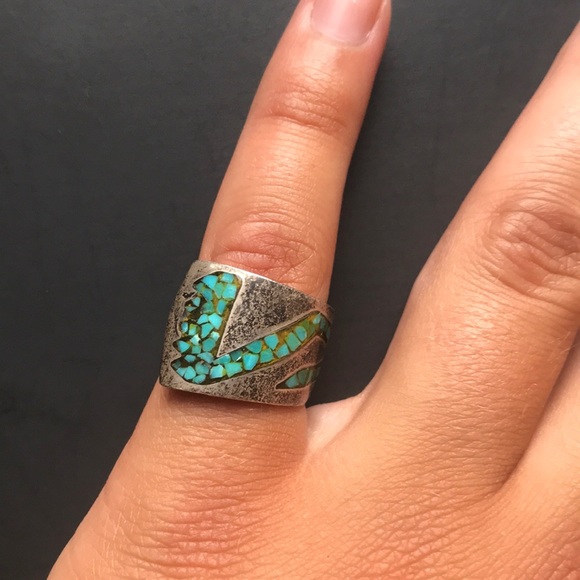 Vintage Jewelry - Hand made sterling Navajo ring w/turquoise inlay